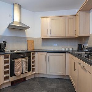 3-Bed Serviced Apt Near M62, Leeds - Ideal For Up To 6 Guests - Long Stay Options - Free Parking And Wifi 몰리 Exterior photo