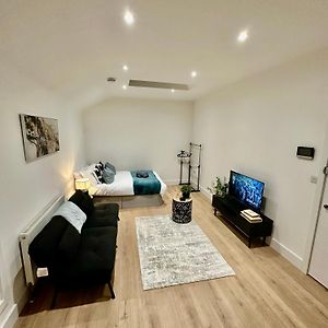 Modern & Cosy Flat In Maidstone 아파트 Exterior photo