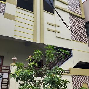 Kalyani Residency 호텔 Mandapeta Exterior photo