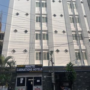 White Carnations Hotel 하이데라바드 Exterior photo