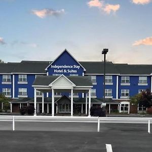 Independence Stay Hotel And Suites Marinette Exterior photo