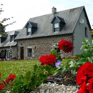 Maison Confortable A Saint Laurent De Cuves Avec Jardin 빌라 Exterior photo