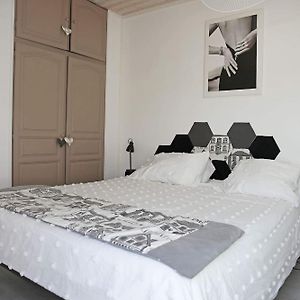 Chambre Triple Sdb Privee Cuisine, Salon Et Coin Repas Partage 호텔 Ferques Exterior photo