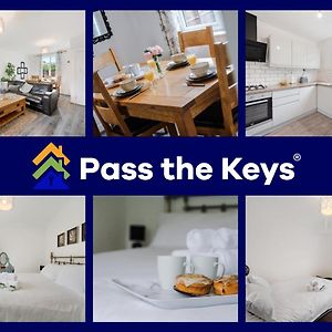 Pass The Keys Prime Location 3-Bed Home Near Manchester Airport - Ideal For Families & Groups 치들 Exterior photo
