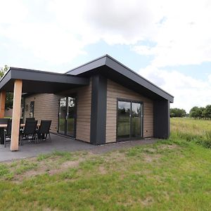 Welcoming Chalet With Roofed Terrace Blesdijke Exterior photo