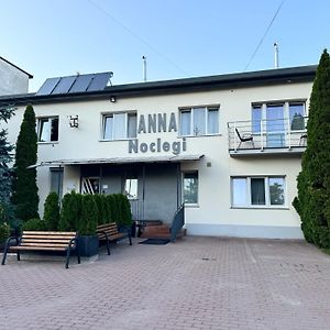 Anna Noclegi 라신 Exterior photo