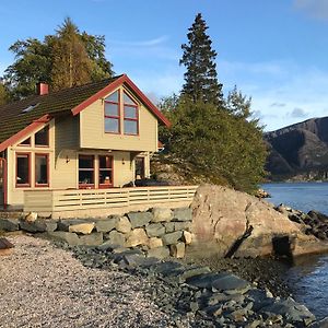 Seaside 3-Bedroom House Svelgen Exterior photo