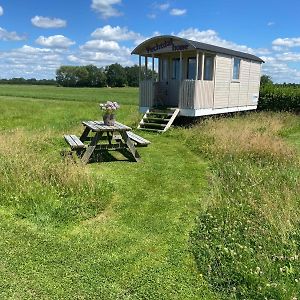 Nieuwleusen Pipowagen Op Camperplaats Vechtdal B&B Exterior photo