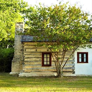 프레드릭스버그 Pioneer Log Cabin 빌라 Exterior photo