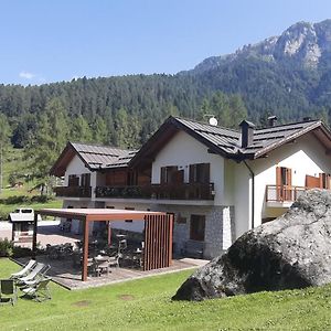 Albergo Chalet Abete Rosso 카스텔로 테시노 Exterior photo