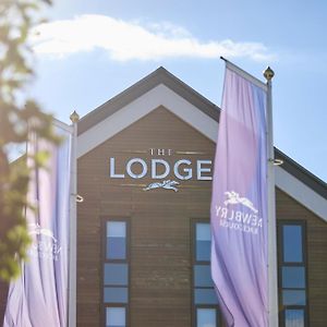 The Lodge 뉴버리 Exterior photo