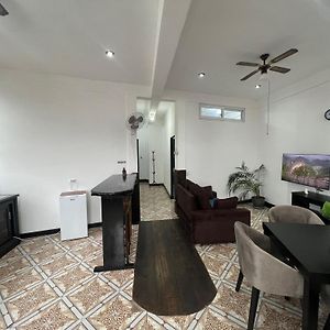 산 페드로 라 라구나 Apartamento En La Zona Viva Con Parqueo Exclusivo 아파트 Exterior photo