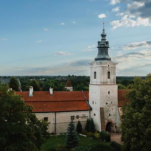 Hotel Podklasztorze 술레요프 Exterior photo