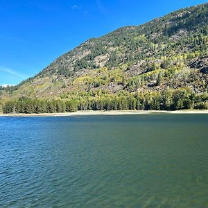 Waterfront, Mountainview House In Castlegar 빌라 Exterior photo