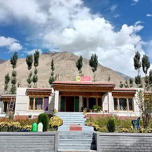 Mountain Majesty Guest House Ladakh By Lexstays 누브라 Exterior photo