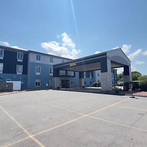 Manchester Inn & Suites Exterior photo