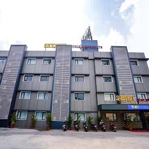 Fabhotel Shyanu & Banquet - Ttc Industrial Area, Elthan, Airoli Exterior photo