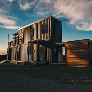 Ferrous Paradise - Tiny Container Home In 아드훈타스 Exterior photo