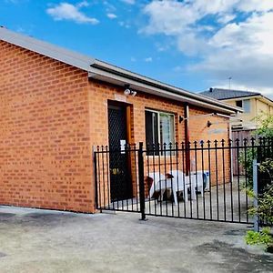 Belmore Affordable 2 Bedroom Granny Flat 시드니 Exterior photo