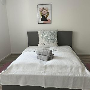 브루흐잘 Zentrale Lage Netflix Queensize Bett 아파트 Exterior photo