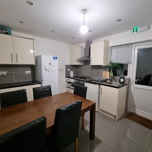 웨스트드레이톤 Cheerful 4/5 Bed House - Heathrow 아파트 Exterior photo