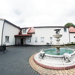 Orchowo Gosciniec Nad Stawem B&B Exterior photo