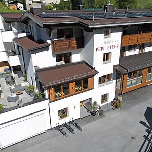 Quality Hosts Arlberg - Haus Pepi Eiter 호텔 장크트안톤암아를베르크 Exterior photo