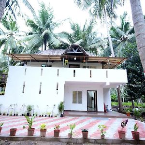 Amalāpuram Satya Farm House 빌라 Exterior photo