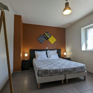 Chambre Pmr Avec Salle D'Eau Privative, Grande Lit, Et Petit-Dejeuner Inclus In Neuvy-Saint-Sepulchre - Fr-1-591-608 B&B Exterior photo