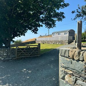 Llanfair Bay View Shepherds Hut With Hot Tub 빌라 Exterior photo