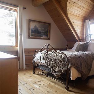 생트-마리 Hebergement "La Maison En Bois Rond" B&B Room photo