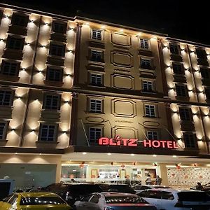 Blitz Hotel Batam Near Sultan Mahmud Ri'Ayat Shah 세쿠팡 Exterior photo