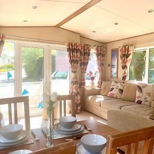 Whitecliff Bay Seaside Caravan 호텔 벰브리지 Exterior photo