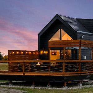 Modern Tiny Cabin, With Hot Tub In Choteau Mt 아파트 Exterior photo