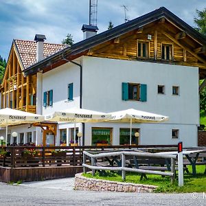 Rifugio Viote 호텔 바슨 Exterior photo