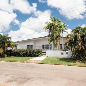 Villa In Een Rustige Wijk Van Paramaribo Noord Exterior photo