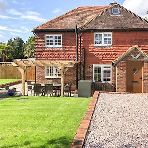 Well Cottage Itchingfield Exterior photo