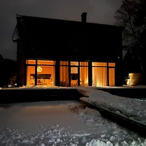 플루스키 Dom Z Sauna I Widokiem Na Jezioro 빌라 Exterior photo