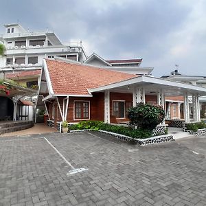 Villa Hobbit 파수루안 Exterior photo