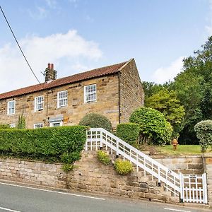 Castle Cottage 캐슬턴 Exterior photo