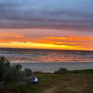 Aspendale Beach Living - “A Bit Of Mykonos Near Mordialloc!” 아파트 Exterior photo