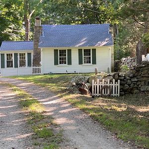 Honey Rock Farm 호텔 East Greenwich Exterior photo