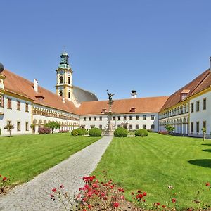 Augustiner-Chorherrenstift Reichersberg 호텔 Reichersberg  Exterior photo