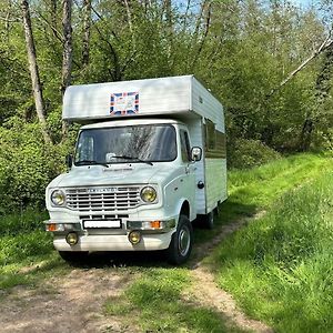 Romenay Poppy, Chambre D'Hotes En Camping Car Vintage B&B Exterior photo