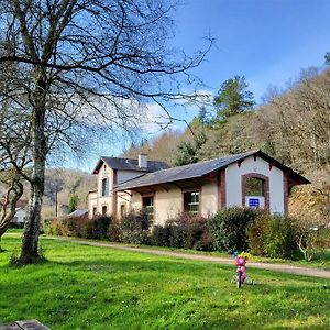 Ostal Scrignac - Gite D'Etape De La Gare 호텔 Exterior photo