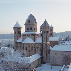 Gastfluegel Der Abtei Maria Laach 호텔 Glees Exterior photo