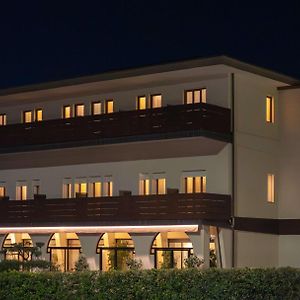 Hotel Belvedere 티에네 Exterior photo