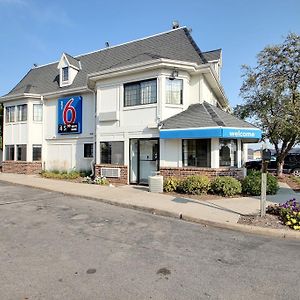 Motel 6 Milwaukee West - 브룩필드 Exterior photo