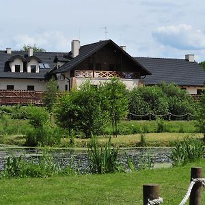 Hotel Karczma Nad Stawem 로고보 Exterior photo