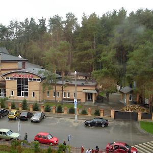 Hotel-Restaurant Complex Vensky 브로바리 Exterior photo